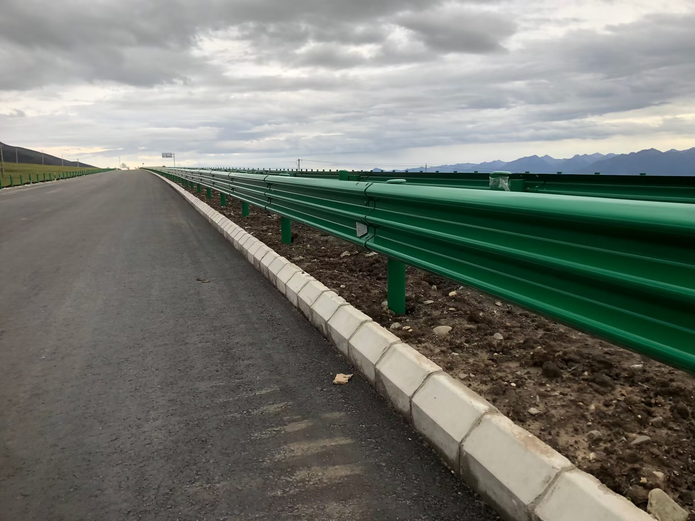 达川区乡村公路波形护栏防撞波形护栏 - 推荐
